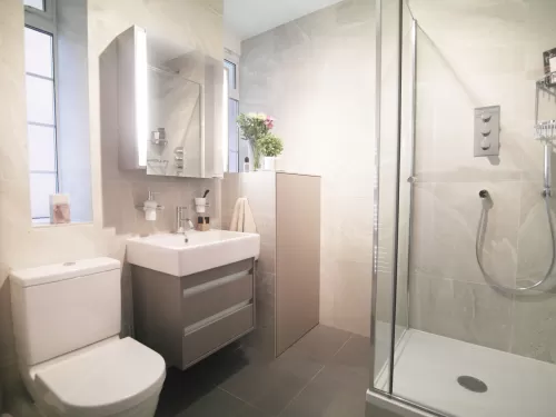 Küçük Banyoları Geniş Gösteren 5 Duşakabin Tasarımı